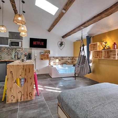 Place Carnot - Studio Tout Equipe Avec Jacuzzi Proche Toutes Commodites Каркассон Экстерьер фото