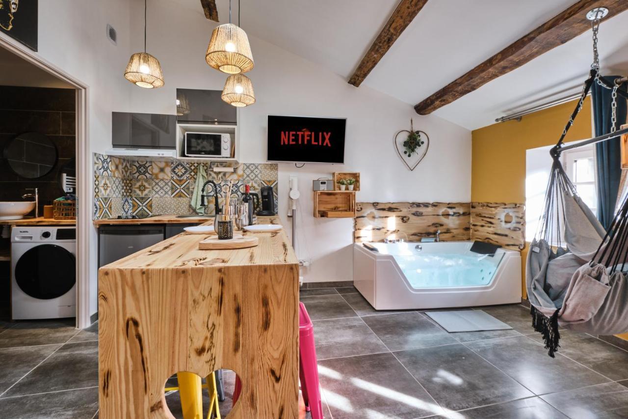 Place Carnot - Studio Tout Equipe Avec Jacuzzi Proche Toutes Commodites Каркассон Экстерьер фото