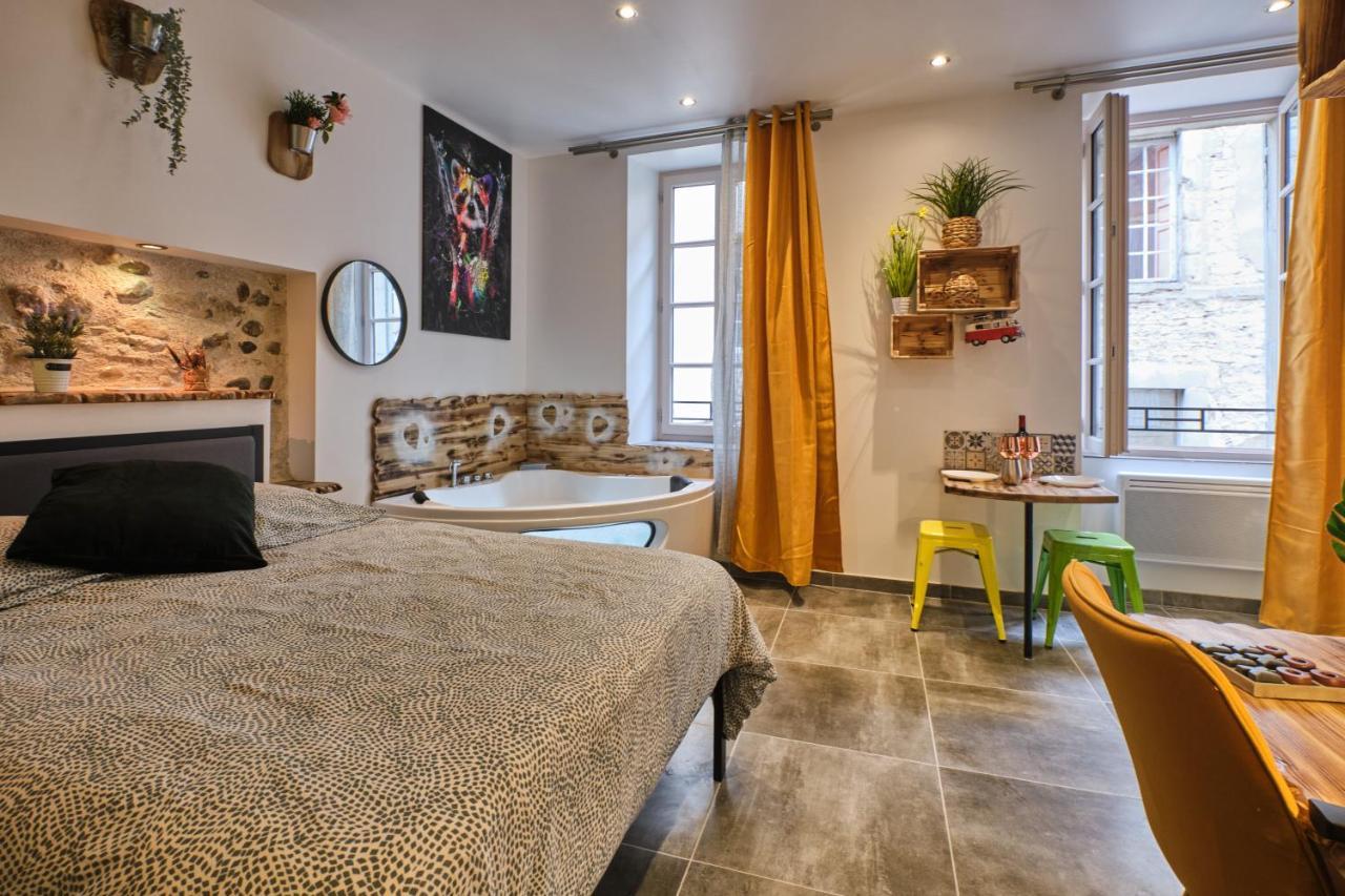 Place Carnot - Studio Tout Equipe Avec Jacuzzi Proche Toutes Commodites Каркассон Экстерьер фото